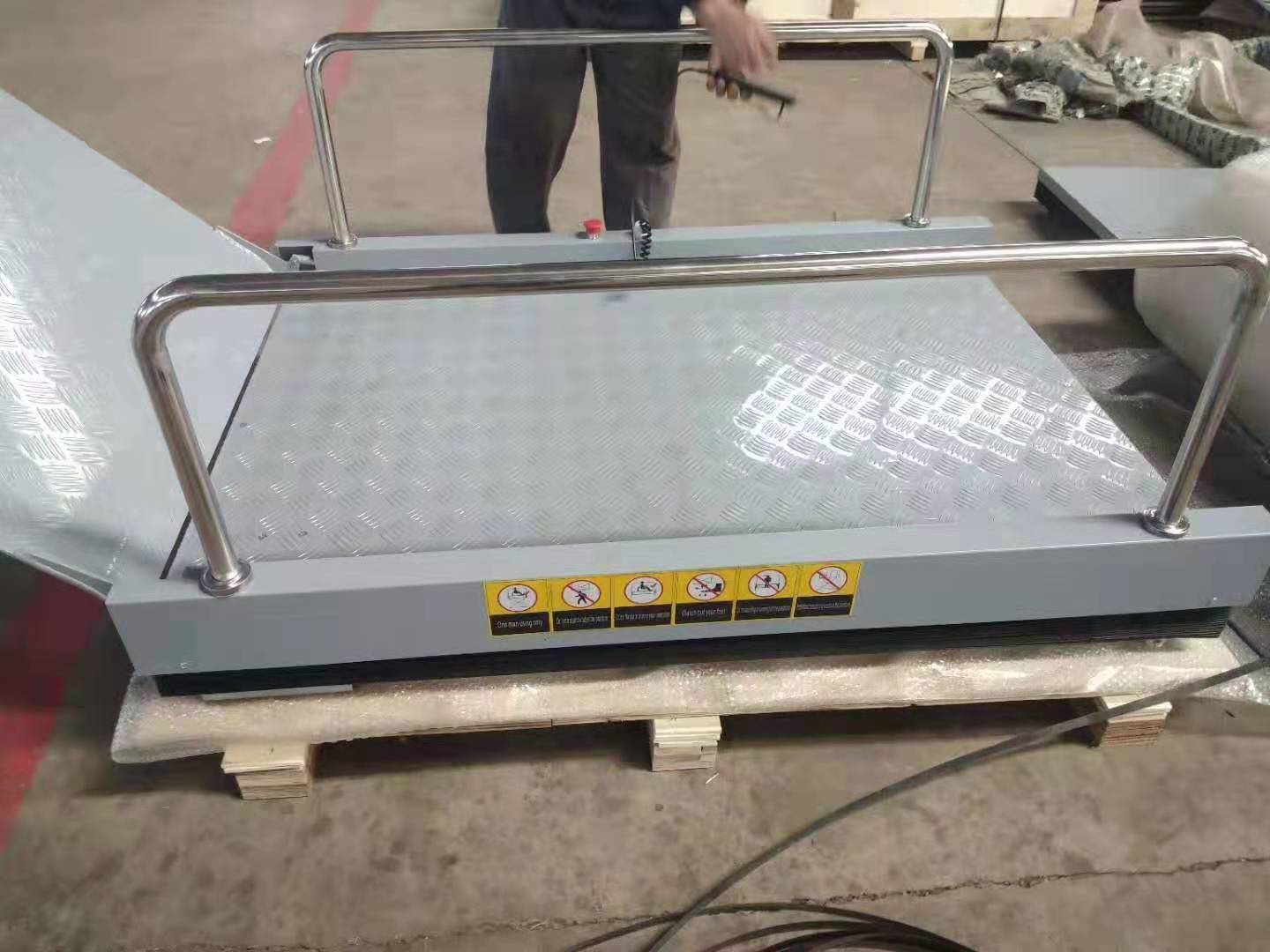 超薄升降機